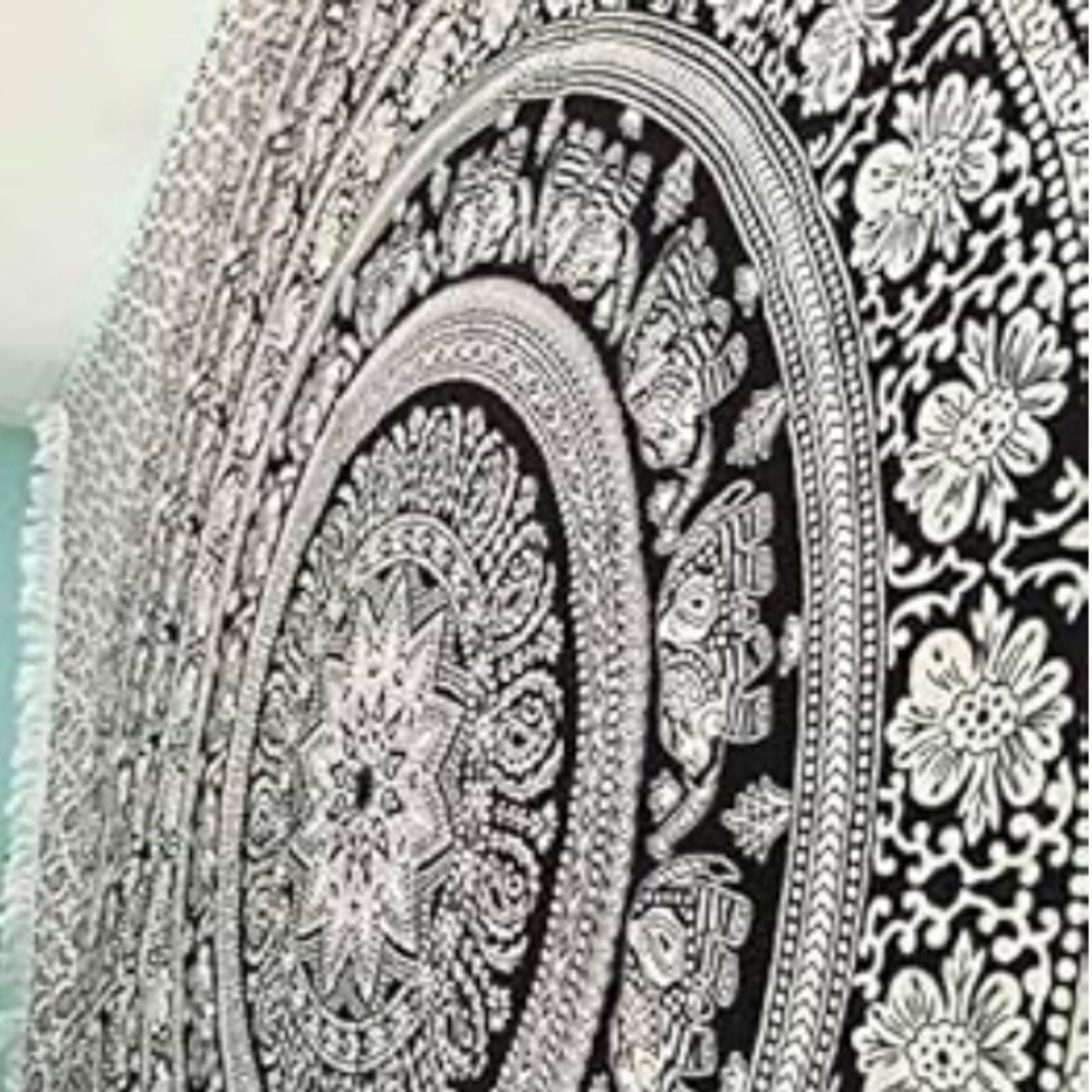 Tapestry/Bed Cover/Wall Hanging Set with 2 Matching Pillow Cases (standard size)